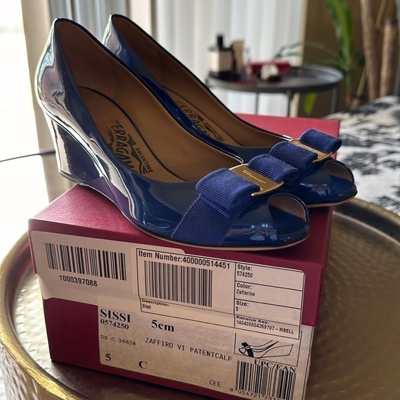 Salvatore Ferragamo Sissi Patent-calf Wedges - Picture 1 of 8